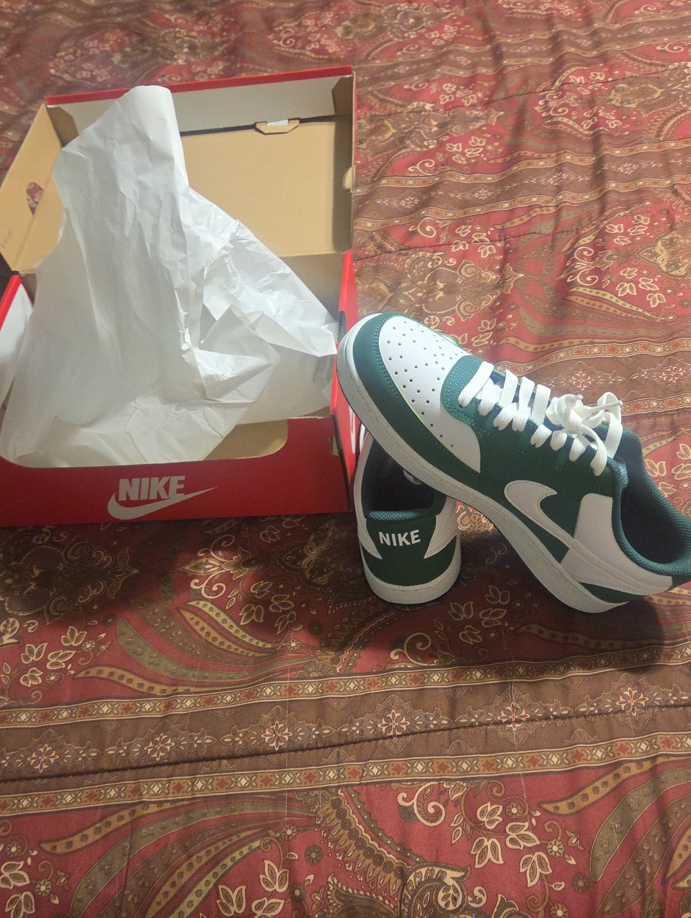 Nike Low Top Sneakers in Green and White